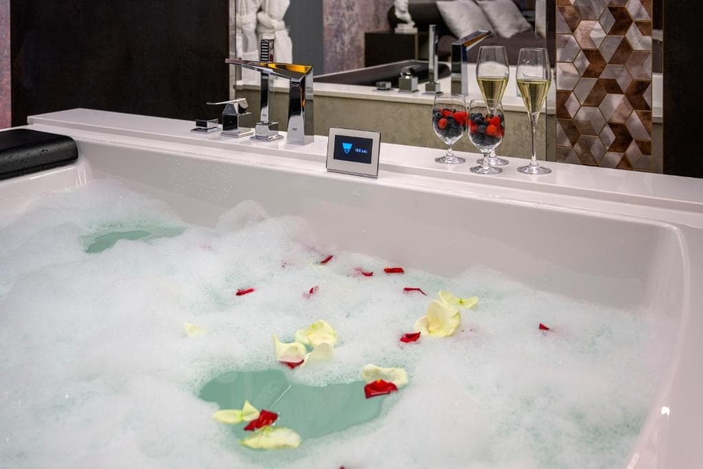 Pietryna Apartments - Private Sauna & Jacuzzi - Centrum, Piotrkowska 103A CHILLINLODZ 26
