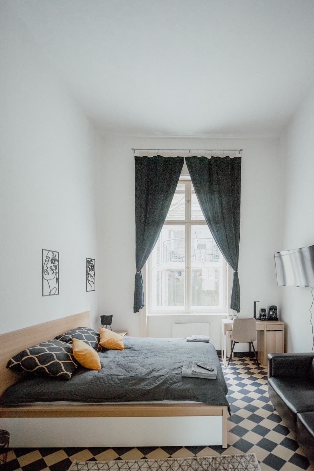 Piotrkowska 77 4 separete Bedrooms 4 osobne pokoje z osobna łazienką i kuchnią na korytarzu CHILLINLODZ