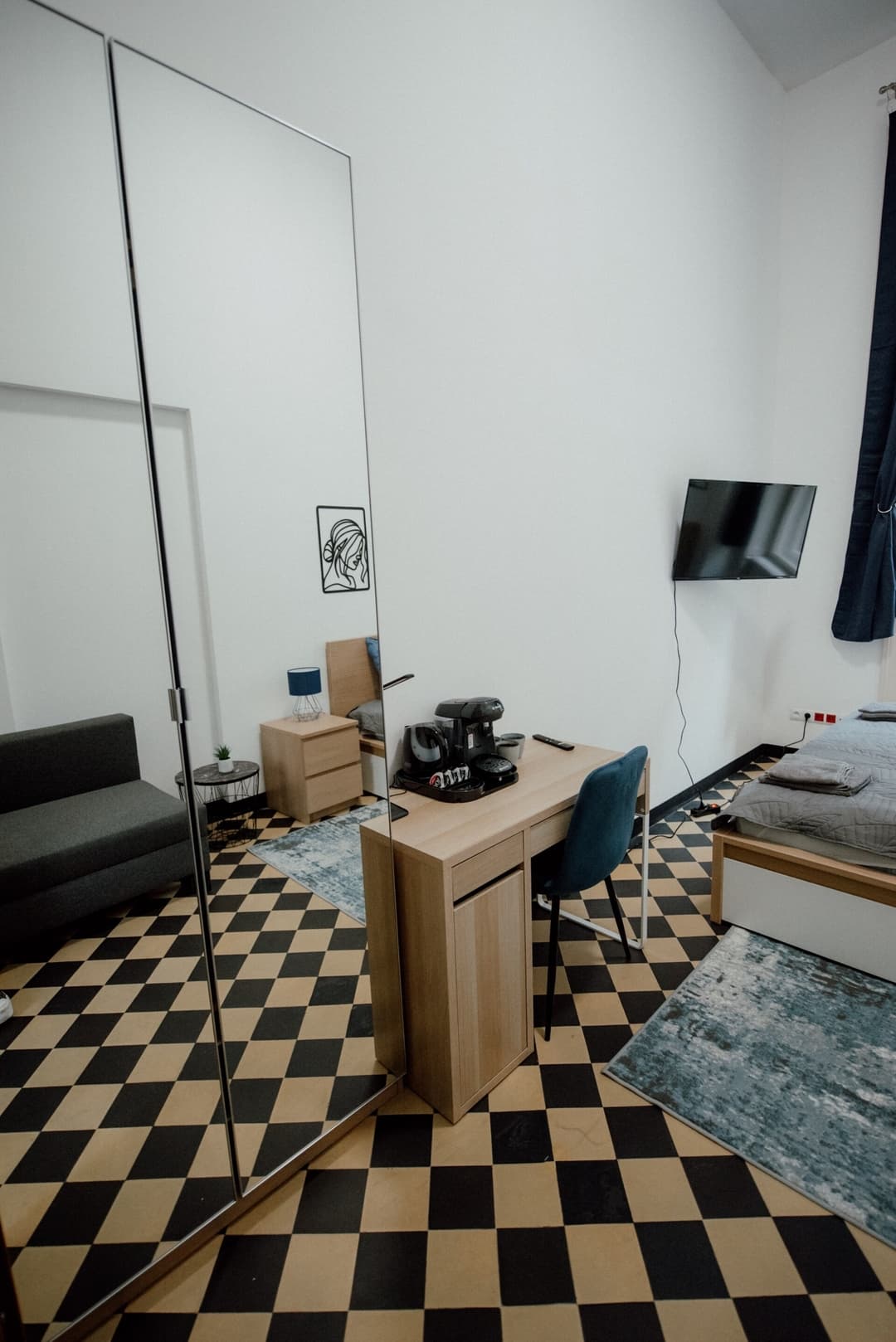 Piotrkowska 77 4 separete Bedrooms 4 osobne pokoje z osobna łazienką i kuchnią na korytarzu CHILLINLODZ 13