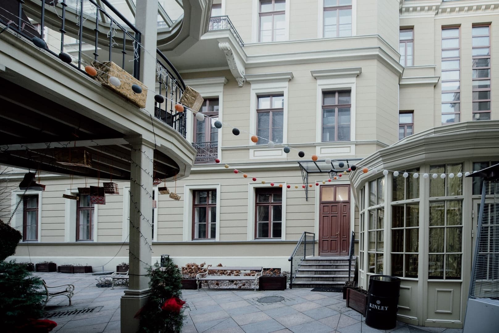 Piotrkowska 77 4 separete Bedrooms 4 osobne pokoje z osobna łazienką i kuchnią na korytarzu CHILLINLODZ 11