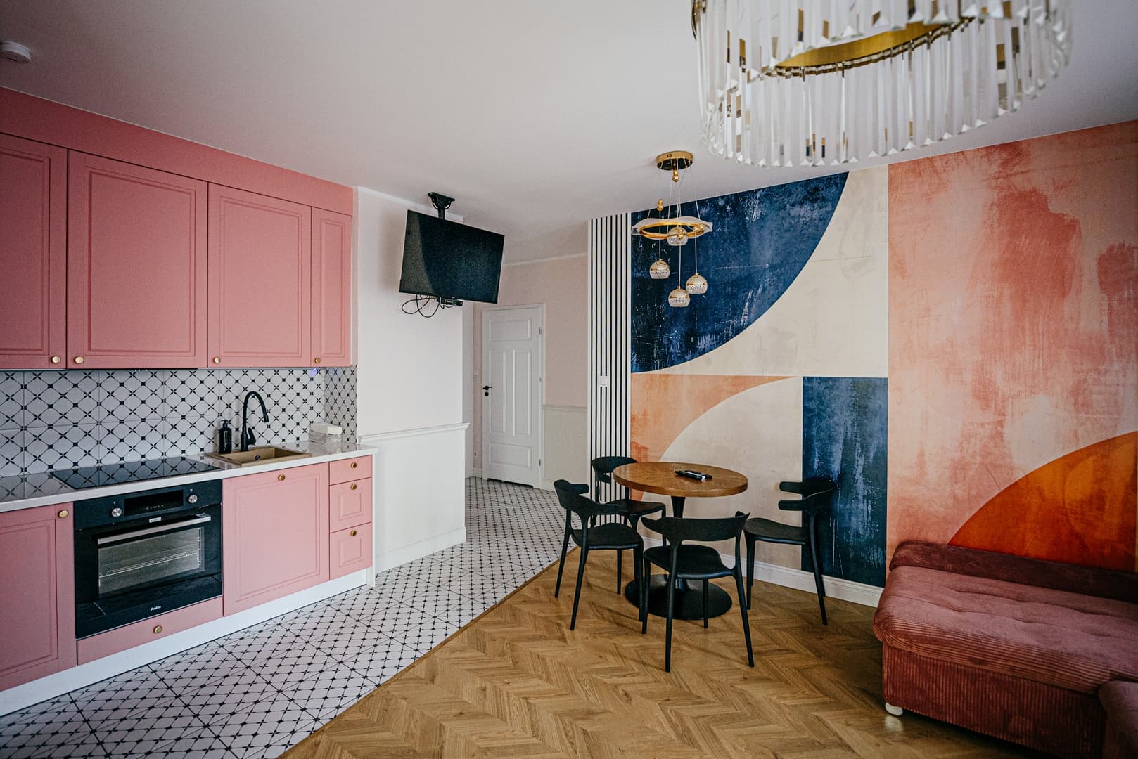 Pogonowskiego 73 - Pink Design Apartment 8 Guests, Terrace & Parking CHILLINLODZ