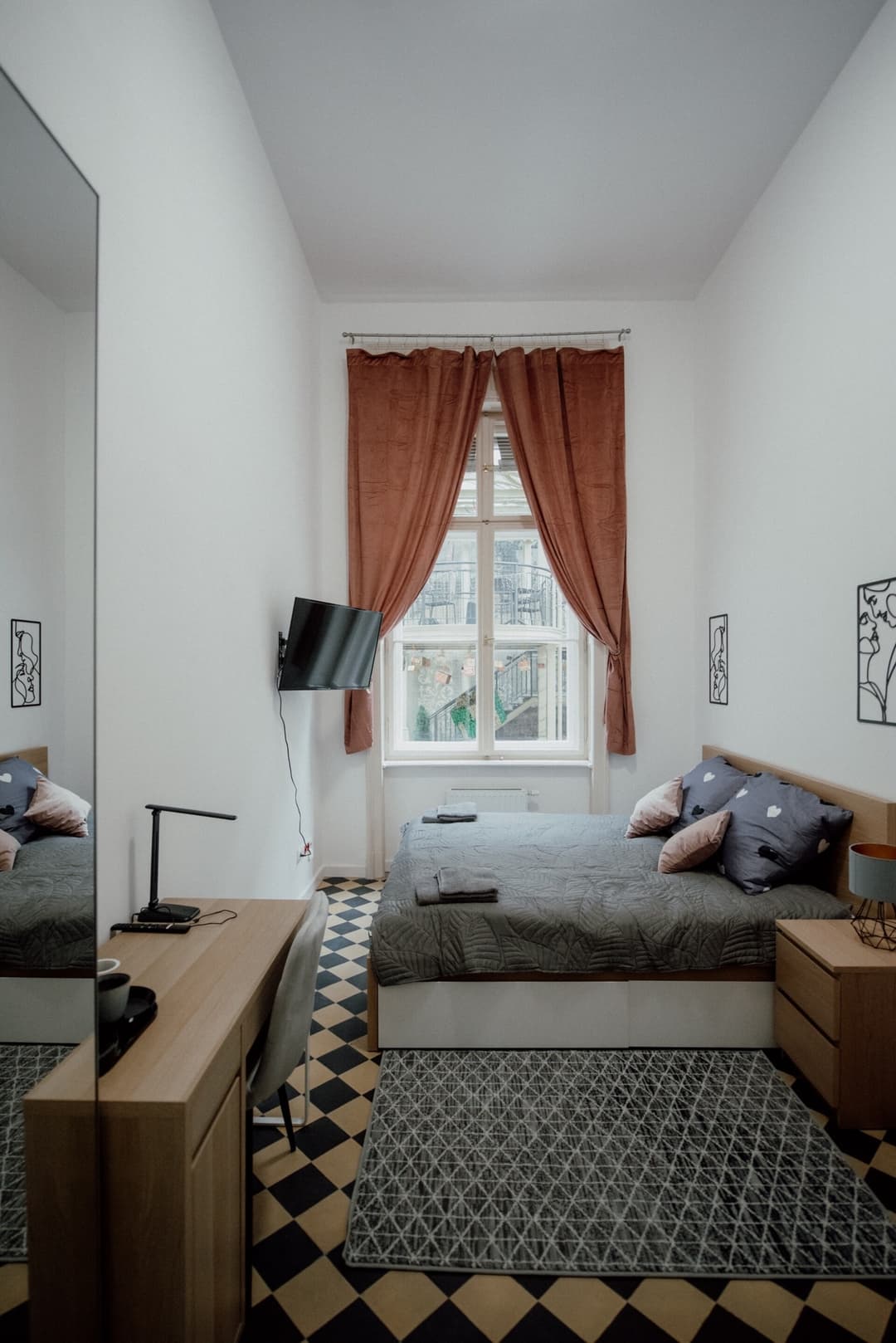 Piotrkowska 77 4 separete Bedrooms 4 osobne pokoje z osobna łazienką i kuchnią na korytarzu CHILLINLODZ