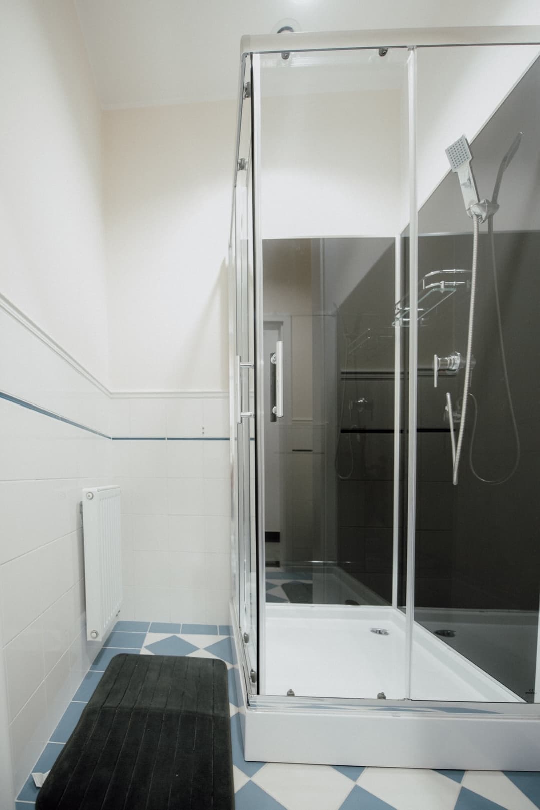 Piotrkowska 77 4 separete Bedrooms 4 osobne pokoje z osobna łazienką i kuchnią na korytarzu CHILLINLODZ
