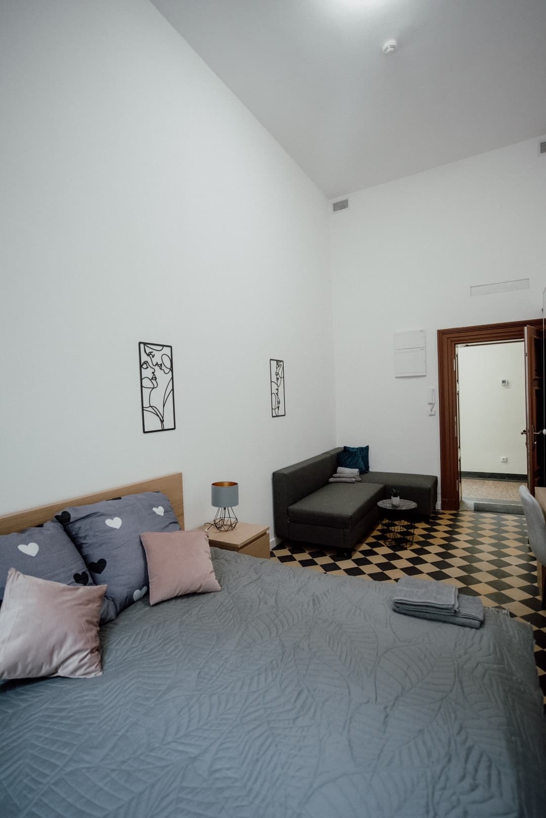 Piotrkowska 77 4 separete Bedrooms 4 osobne pokoje z osobna łazienką i kuchnią na korytarzu CHILLINLODZ