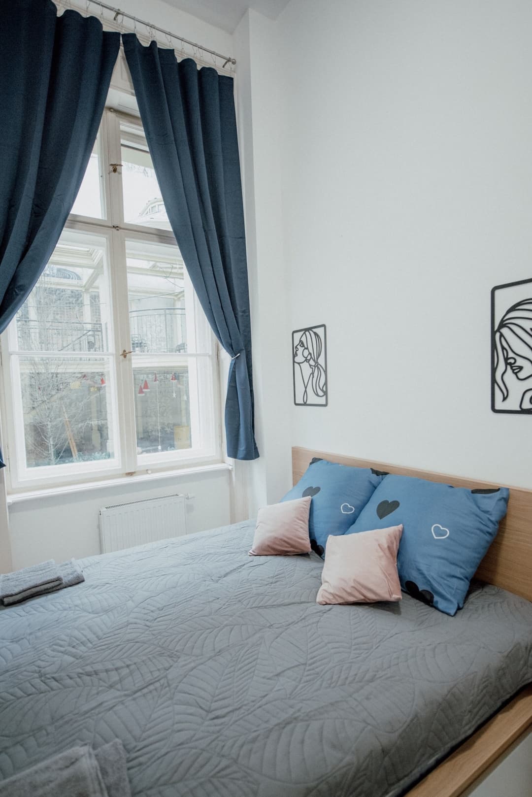 Piotrkowska 77 4 separete Bedrooms 4 osobne pokoje z osobna łazienką i kuchnią na korytarzu CHILLINLODZ